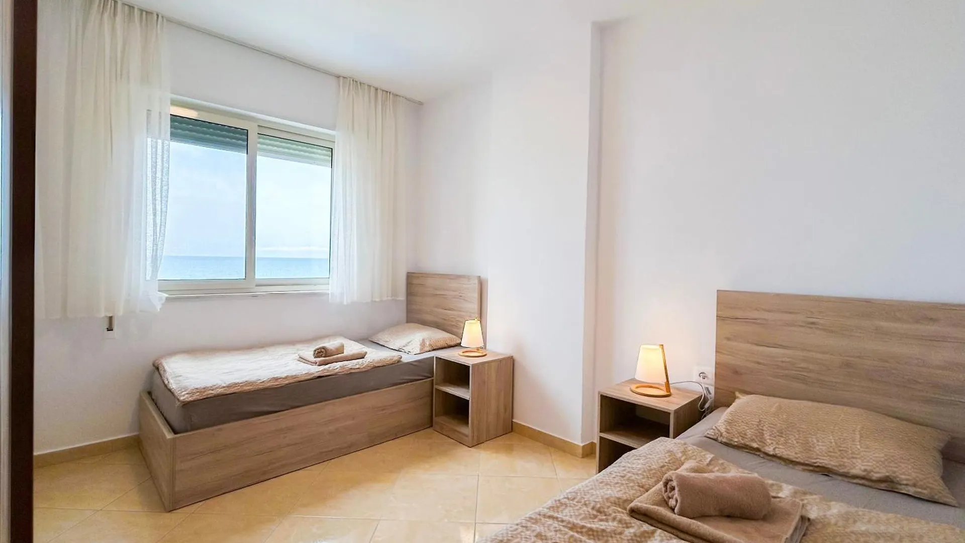 דורס 2 Bedrooms 1135 0*,