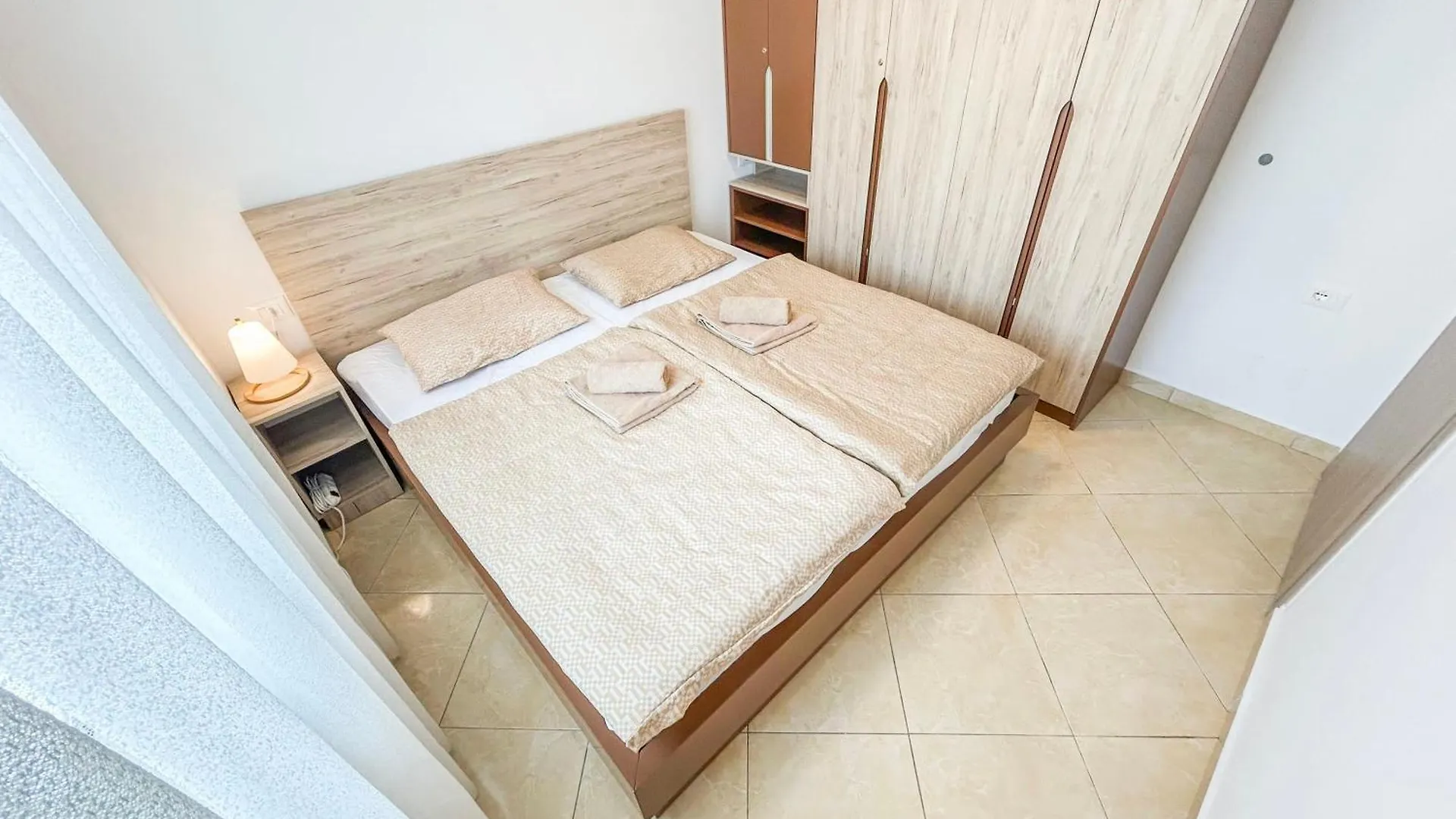 דורס 2 Bedrooms 1135 0*,  אלבניה